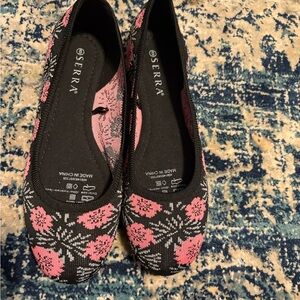 Serra Women's Floral Black and Pink Flats